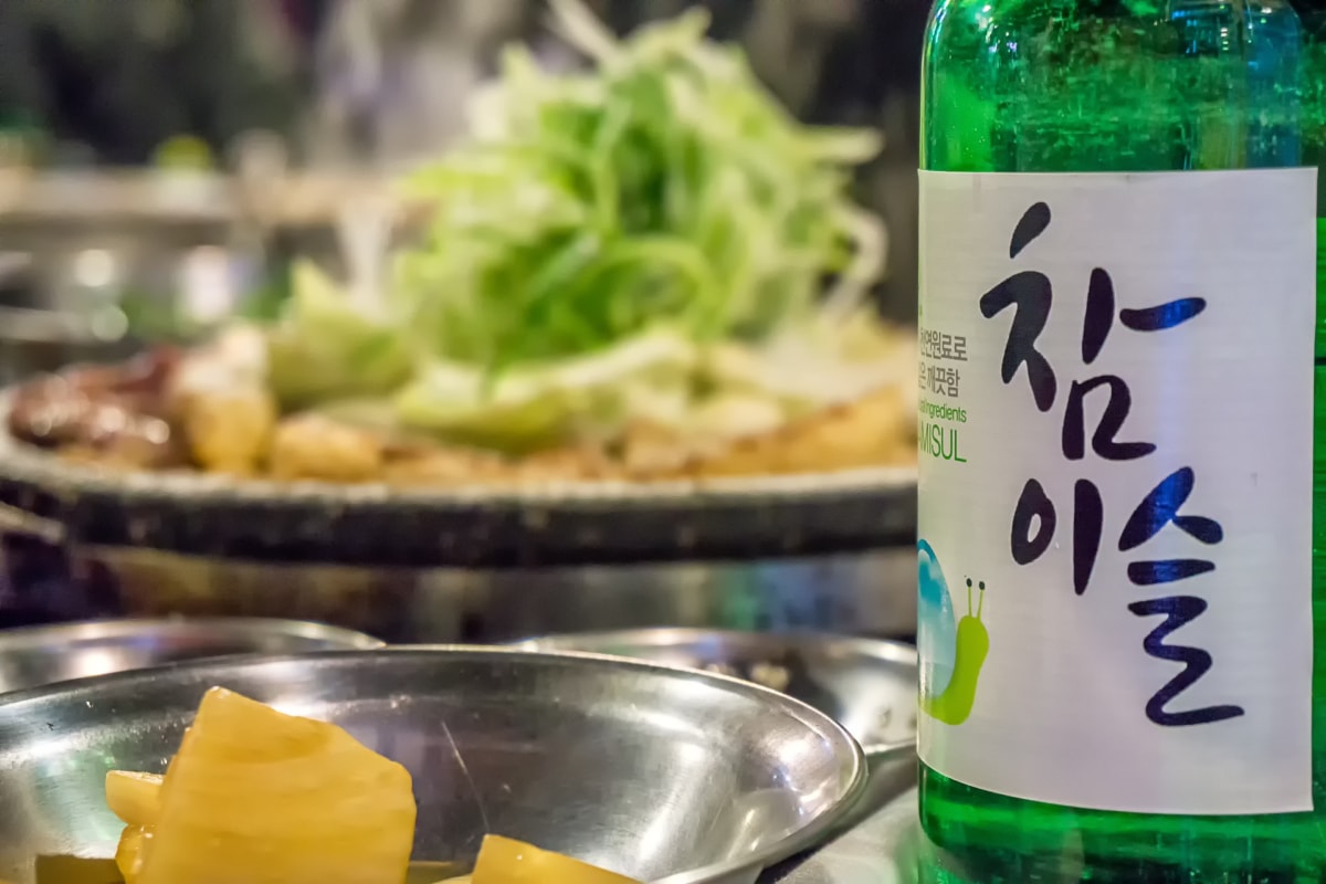 人気急上昇！韓国のお酒・チャミスルのかっこいい開け方や美味しい飲み方を詳しく解説